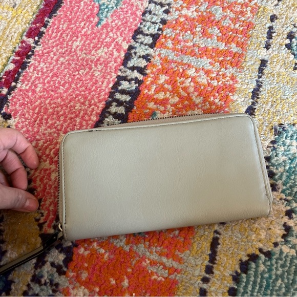 Simply Vera Vera Wang Signature RFID-Blocking Wallet - Picture 4 of 6